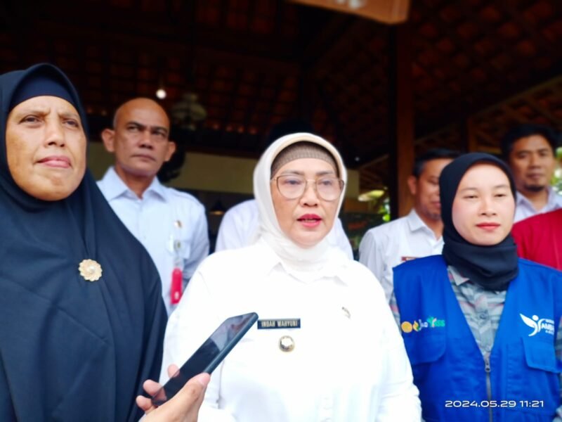 PJ Bupati bersama Nur Kholifah