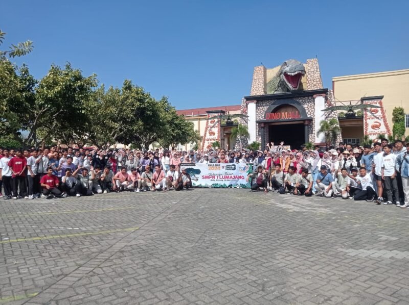 Peserta didik SMP Negeri I saat foto bersama Field Trip