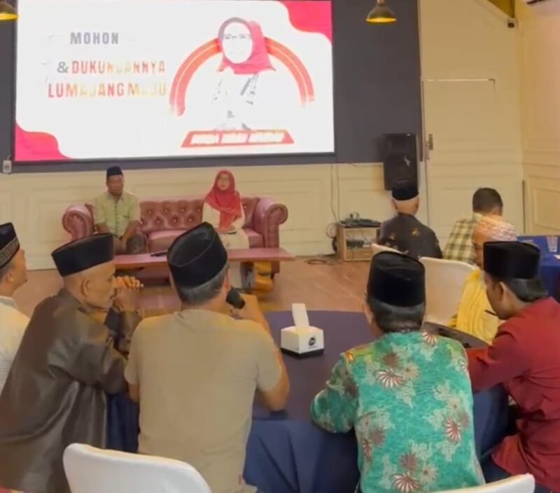 Relawan hijau diacara deklarasi dukungan ke Bakal Calon Bupati Indah Amperawati