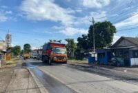 Komdisi jalan Kencong yang rusak