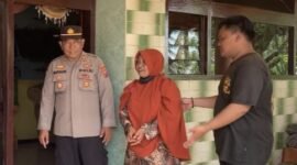 Kapolsek Kedungjajang saat mendatangi rumah korban
