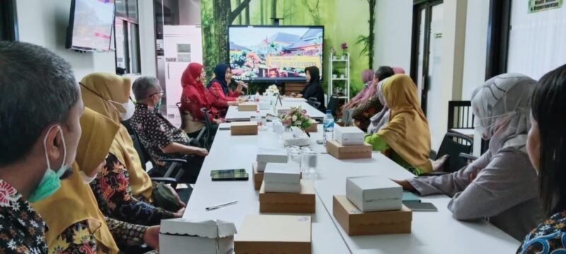 P2KB Dinas Kesehatan Lumajang saat rapat di RSUD Haryoto