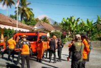 Tim TRC BPBD Lumajang saat berada di kantor Desa Pasrujambe