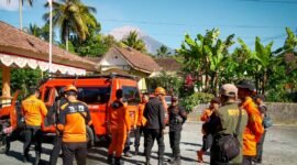 Tim TRC BPBD Lumajang saat berada di kantor Desa Pasrujambe