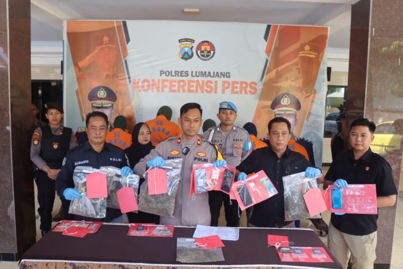 Wakapolres Lumajang saat pimpin press release