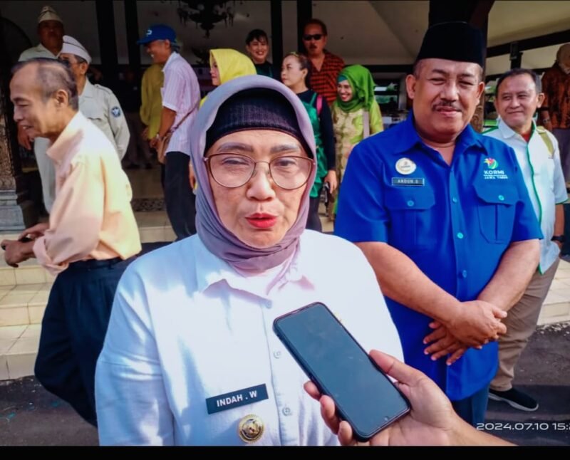 Pj. Bupati saat ditemui media di Desa Condro