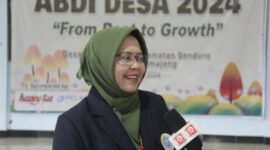 Dekan FEB UNAIR Prof. dr.  Dian Agustina, SE., M.Si., AK., CMA., CA saat ditemui Satudetik.id