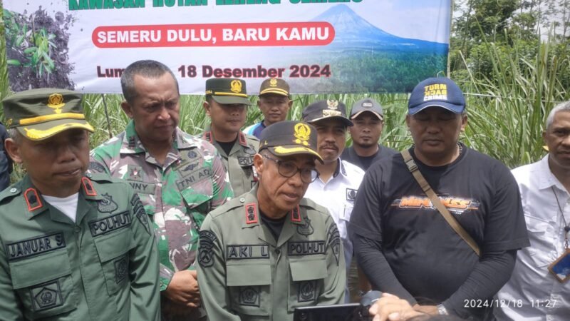 ADM Perhutani saat memberikan keterangan kepada media