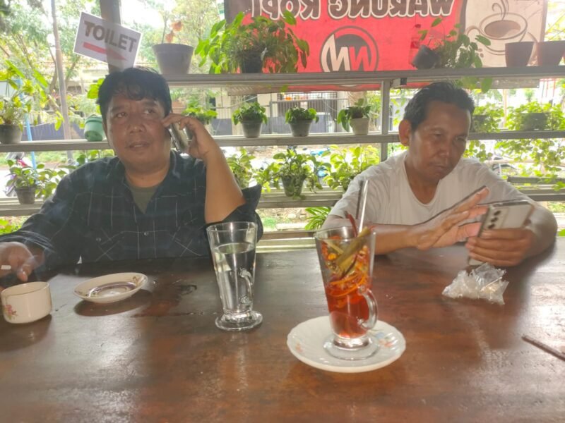 Ketua APRI Lumajang Almasudi sebelah kanan