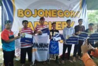 Para atlit panahan Lumajang saat menerima piagam dan tropi