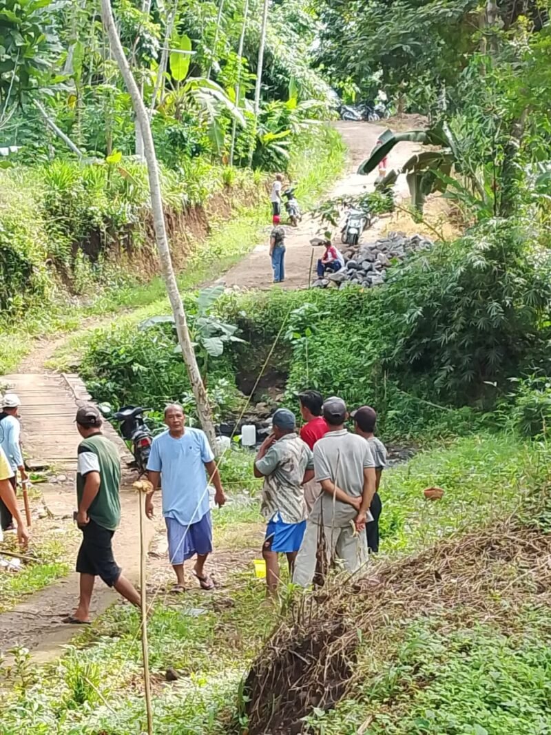 foto awal proses pembangunan jembatan di Dusun Kidul Sawah Desa Tunjung