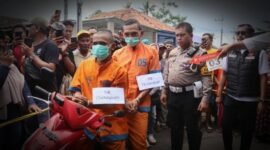 Dua maling motor saat digelandang polisi