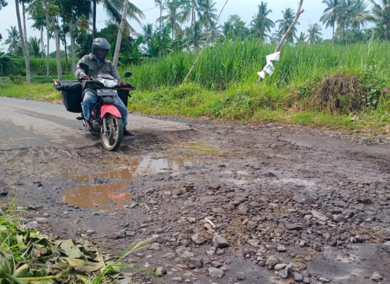 kondisi jalan Desa Kertosari saat ini
