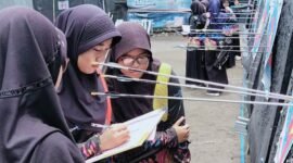 juri saat memberikan nilai