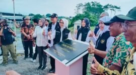 Gubernur Jatim Khofifah Indar parawangsa didampingi Bupati dan Wakil Bupati serta ketua DPRD Lumajang saat meresmikan Dam Boreng 