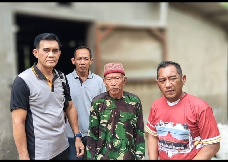 Kapolsek Sukodono AKP Ernowo, SH foto bersama dengan pemilik sapi didampingi Kanit Reskrim dan Kades Kuterenon