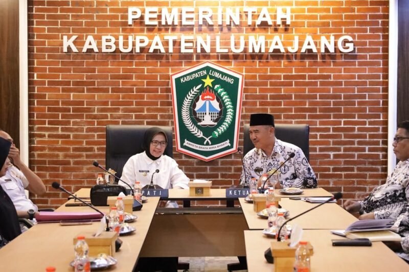 Bupati Lumajang Ir. Hj. Indah Amperawati, M.Si