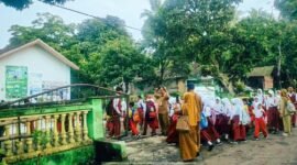 Peserta didik SD Negeri 02 Kudus kembali bersekolah