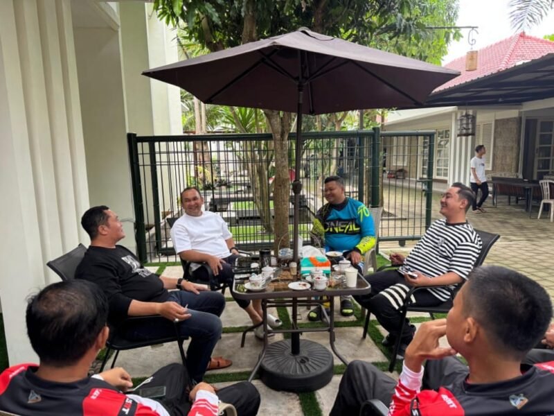 Kapolres Lumajang saat silaturahmi di rumah wakil Bupati 