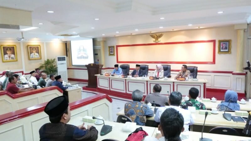 Pemkab Lumajang dan Malang saat rapat kerja sama soal wisata Tumpak Sewu