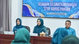 Ketua Tim Penggerak PKK Lumajang Dewi Natalia Yudha Aji Kusuma