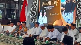 Bupati Lumajang saat memberikan sambutan pelepasan calon jamaah haji