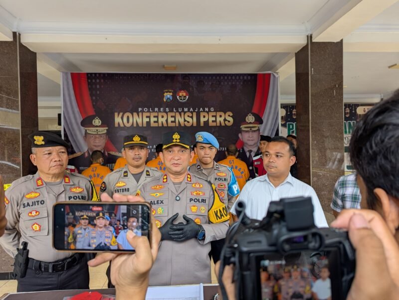 Kapolres Lumajang AKBP  Alex Sandy Siregar, S.IK., SH., MH saat pimpin press release