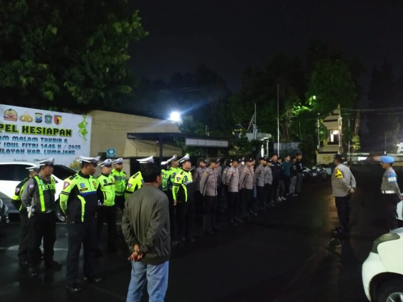 Kapolres Lumajang saat pimpin apel operasi premanisme