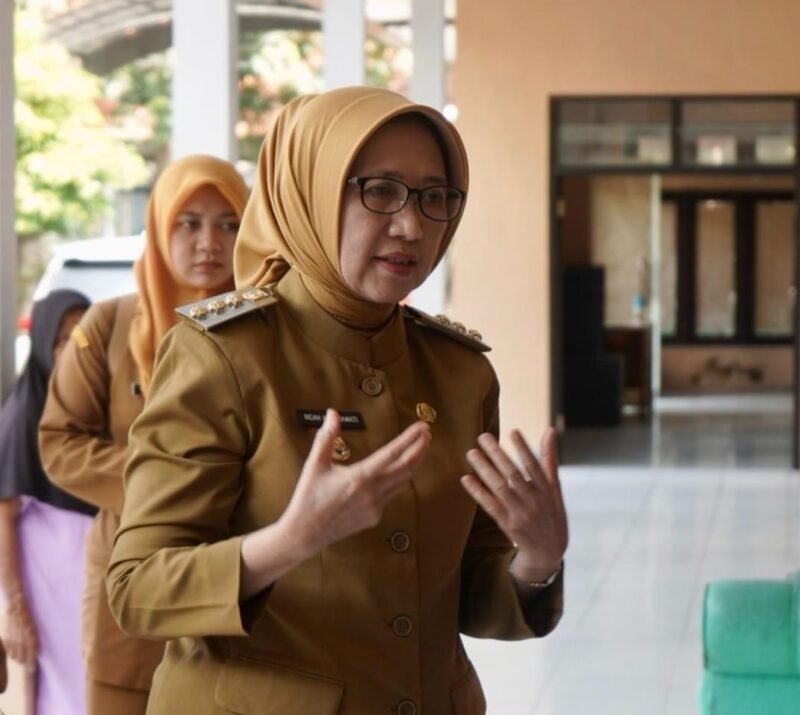 Bupati Lumajang Ir. Hj. Indah Amperawati, M.Si