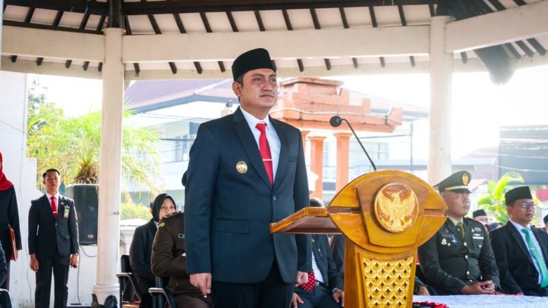 Wakil Bupati Lumajang Yudha Aji Kusuma, SH saat memimpin upacara Harkitnas