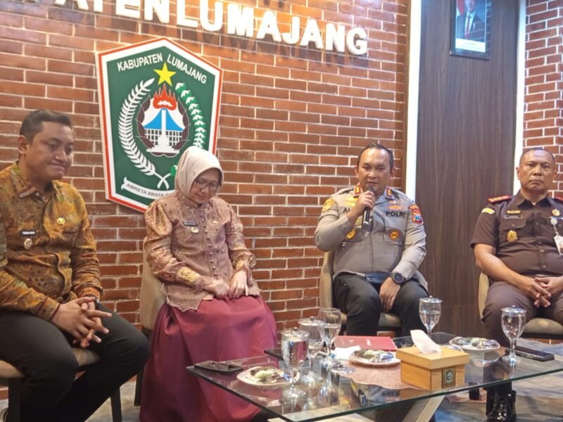 Kapolres Lumajang saat menyampaikan akan gelar lomba siskamling