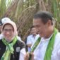 Bupati Lumajang mendapingi Menteri Pertanian dalam kunjungan kerja di Kebun Lumajang Raya  PG Jatiroto
