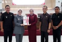 Bupati dan Wakil Bupati Lumajang bersama pimpinan DPRD 