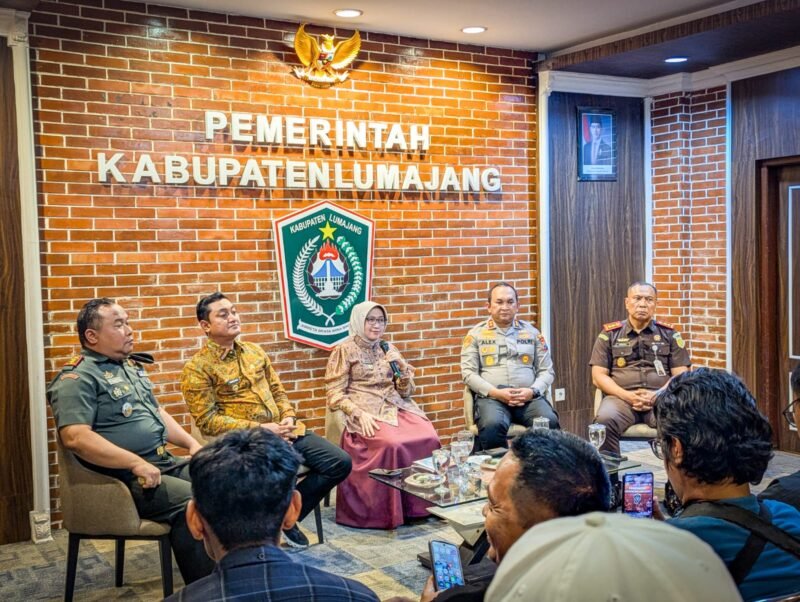 Bupati Lumajang saat menyampaikan soal kenaikan PAD wisata