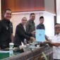 Wakil Bupati bersama pimpinan DPRD Lumajang saat paripurna