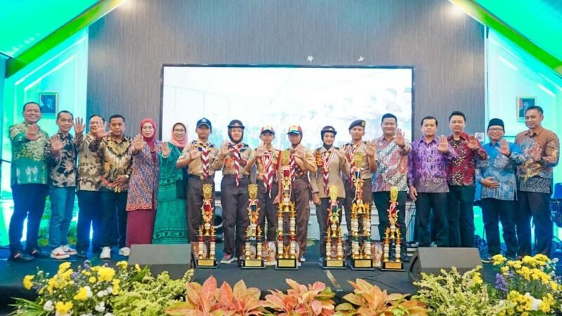 Bupati Lumajang foto bersama pimpinan DPRD dan kepala BNNK Lumajang