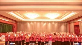 Dharma Wanita Persatuan Lumajang saat mengikuti pelatihan Etika Publik di Surabaya