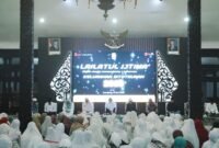 Bupati Lumajang bersama warga Ditotrunan saat menggelar lailatul Ijtima' di Pendopo Arya Wiraraja 