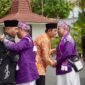 Wakil Bupati Lumajang saat menyambut jemaah haji 