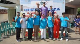 Bupati Lumajang saat foto bersama atlet 