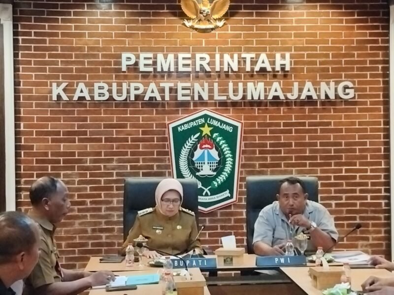 Bupati Lumajang saat menyampaikan komitmennya pada rekan -rekan PWI 