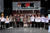 Eksekutif bersama Legislatif Lumajang foto bersama usai audensi ke KPK
