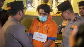 Pelaku saat digelandang ke Polres Lumajang