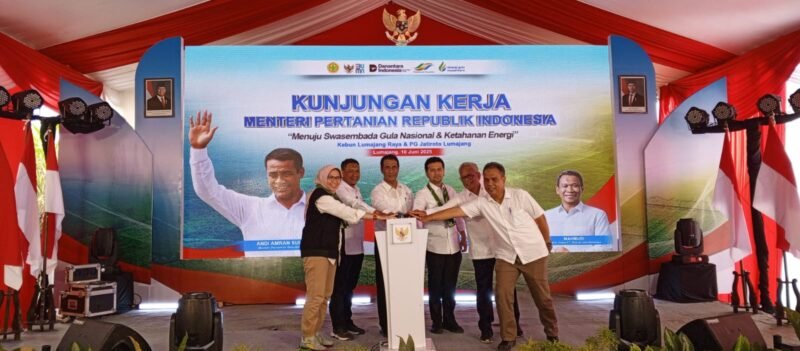 Menteri pertanian saat kunjungan kerja di kebun Lumajang Raya