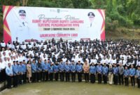Bupati Lumajang saat foto bersama dengan pegawai PPPK