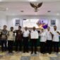 Sekda Lumajang foto bersama diacara Integrasi upaya pengendalian harga dan ketersediaan bahan pokok