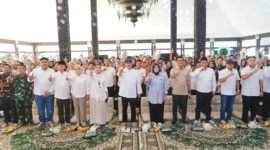 Bupati Lumajang bersama Mensos saat program pelatihan pengolahan pelepah pisang 