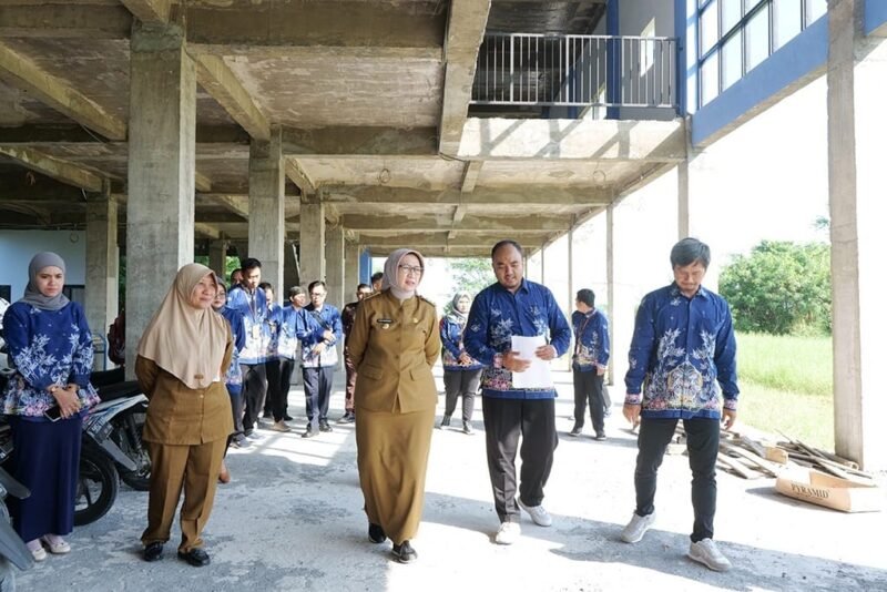 Bupati Lumajang Ir. HJ. Indah Amperawati, M.Si