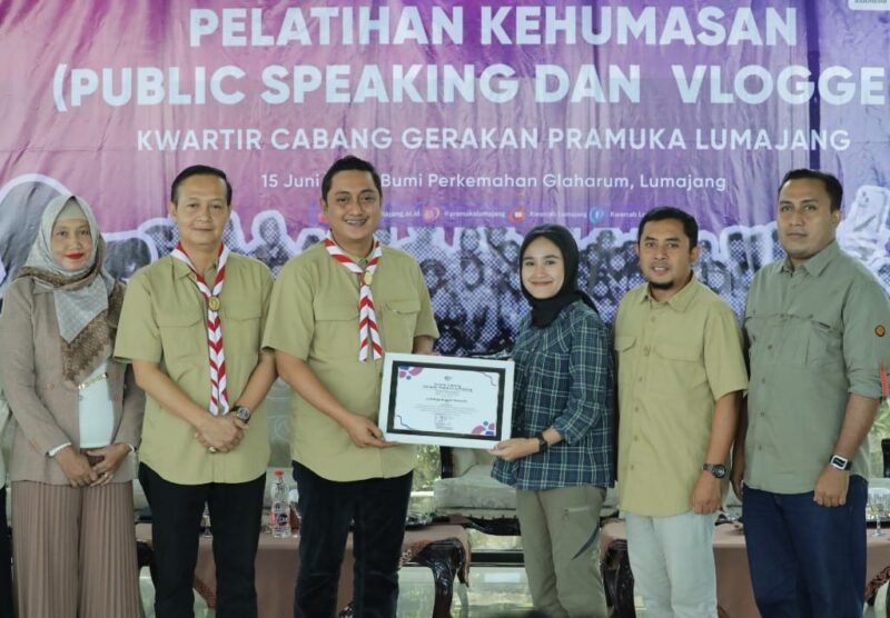 Wakil Bupati Lumajang saat membuka pelatihan Public Speaking dan Vlog 