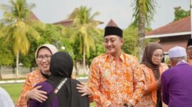 Bupati Lumajang bersama wabup sambut kedatangan rombongan jemaah haji kloter 37